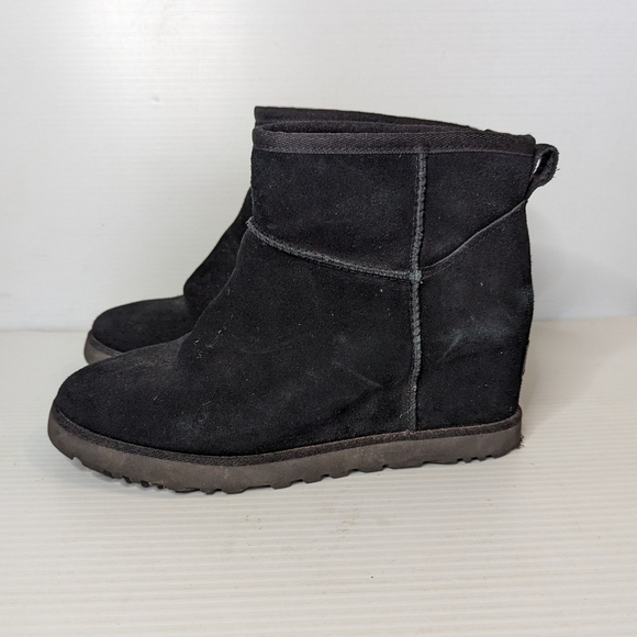 UGG Black hidden wedge women's size 9 bootie boot - Picture 2 of 8